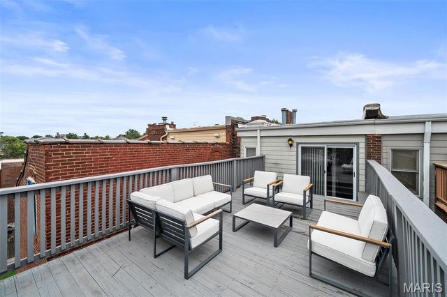 2745 Russell Boulevard, St Louis, MO 63104