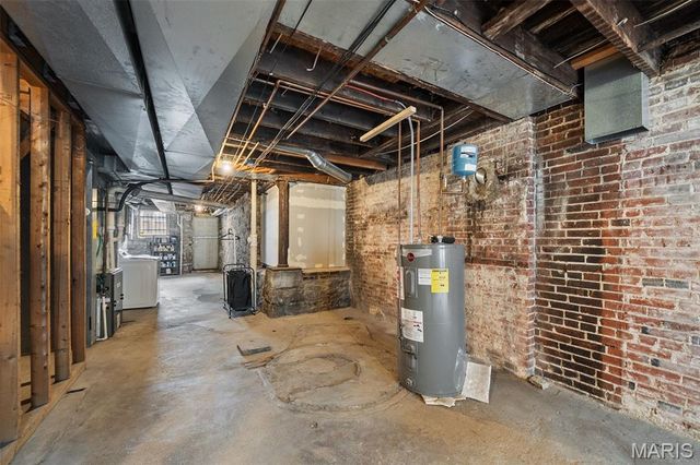 2745 Russell Boulevard, St Louis, MO 63104