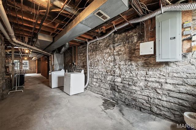 2745 Russell Boulevard, St Louis, MO 63104