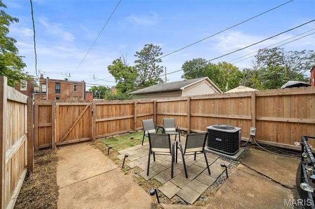 2745 Russell Boulevard, St Louis, MO 63104