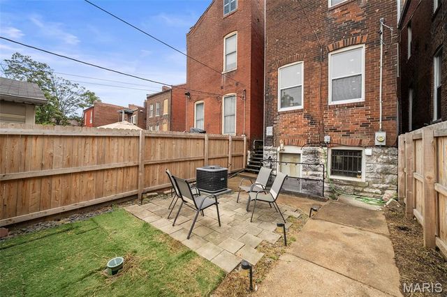 2745 Russell Boulevard, St Louis, MO 63104