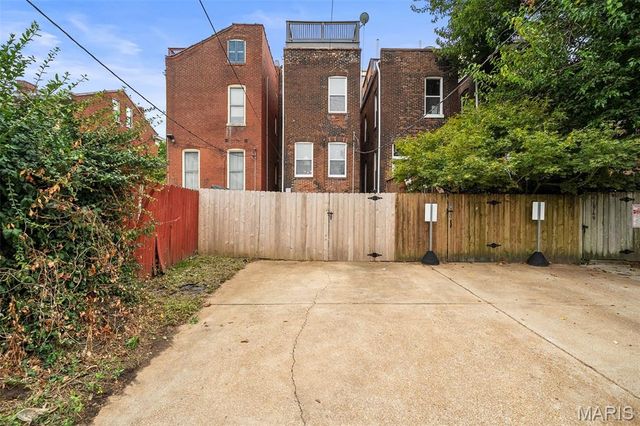 2745 Russell Boulevard, St Louis, MO 63104