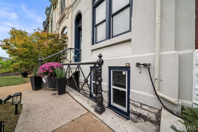 2745 Russell Boulevard, St Louis, MO 63104