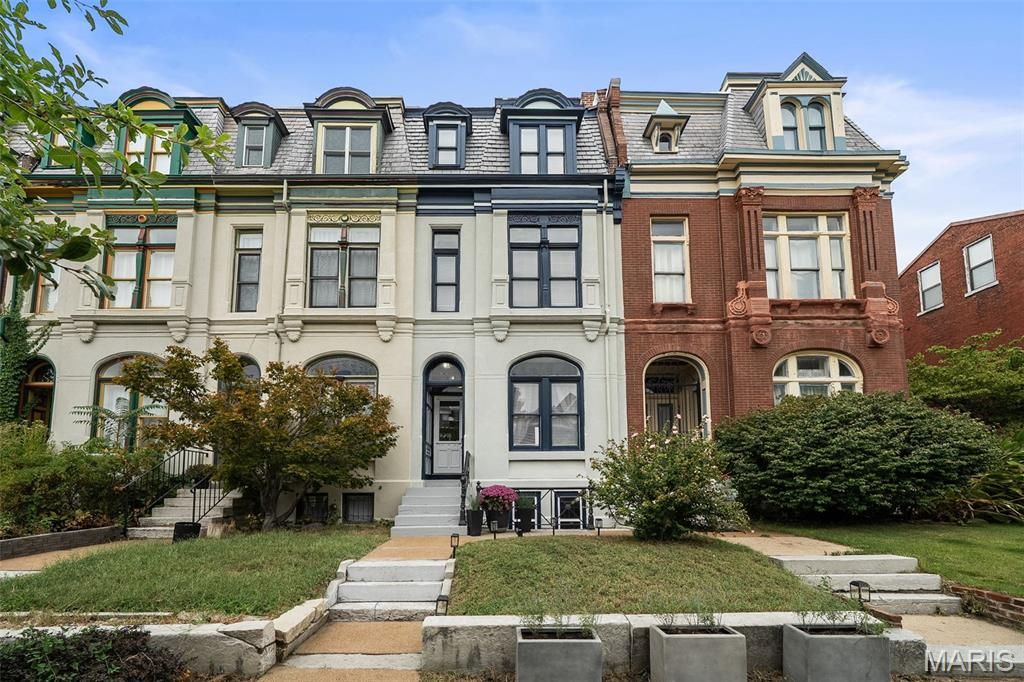 2745 Russell Boulevard, St Louis, MO 63104