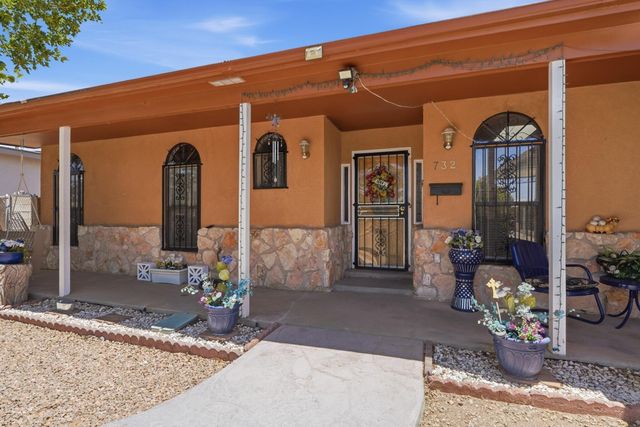 732 Grace Street NE, Albuquerque, NM 87123