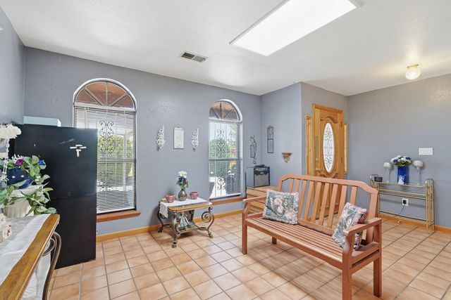 732 Grace Street NE, Albuquerque, NM 87123