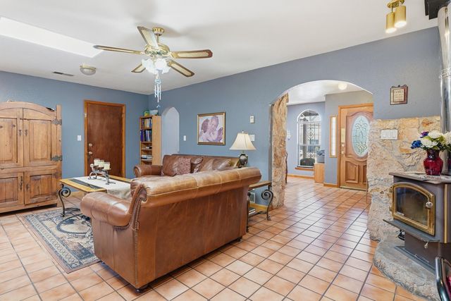 732 Grace Street NE, Albuquerque, NM 87123