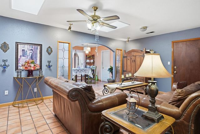 732 Grace Street NE, Albuquerque, NM 87123