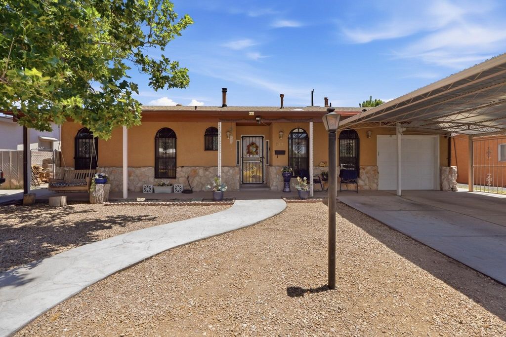 732 Grace Street NE, Albuquerque, NM 87123