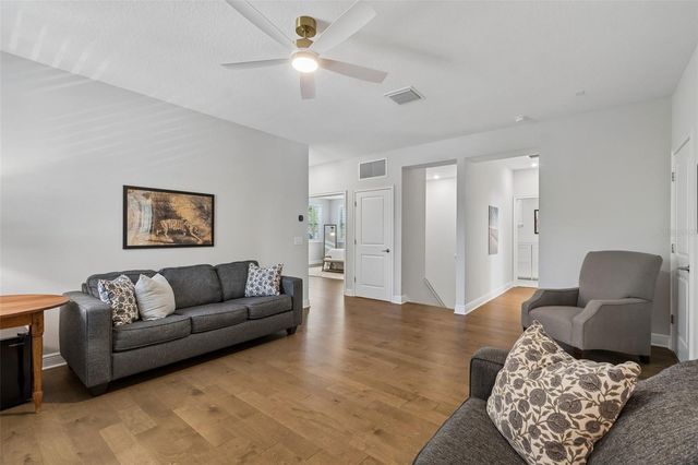 3401 W PEARL AVE, Tampa, FL 33611