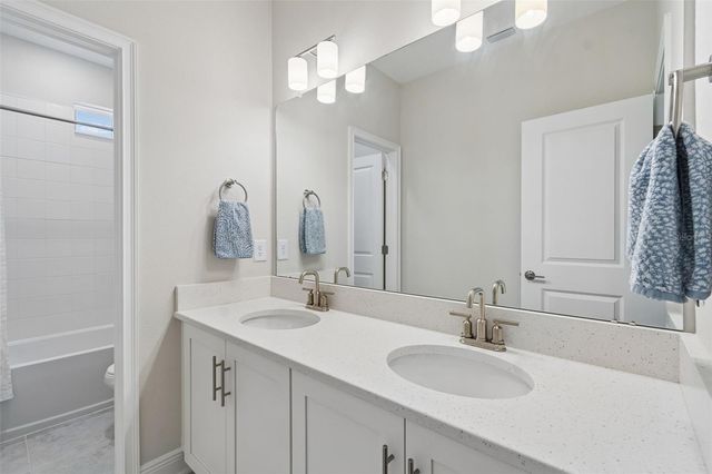 3401 W PEARL AVE, Tampa, FL 33611