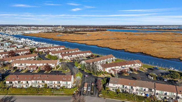 1 Anchorage Way 1401, Freeport, NY 11520