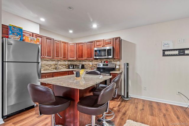 1 Anchorage Way 1401, Freeport, NY 11520