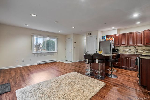 1 Anchorage Way 1401, Freeport, NY 11520