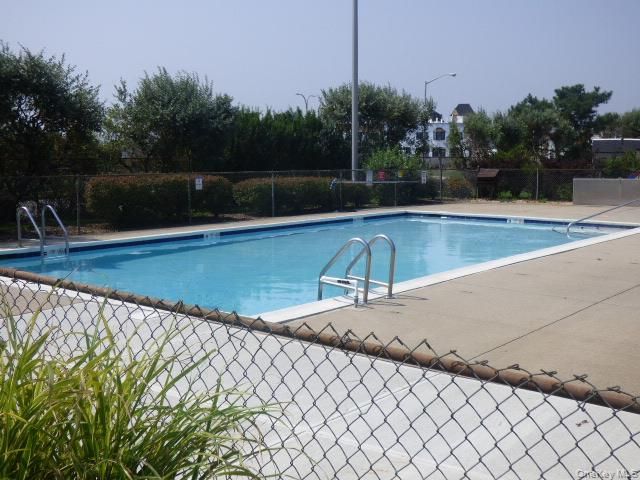 1 Anchorage Way 1401, Freeport, NY 11520