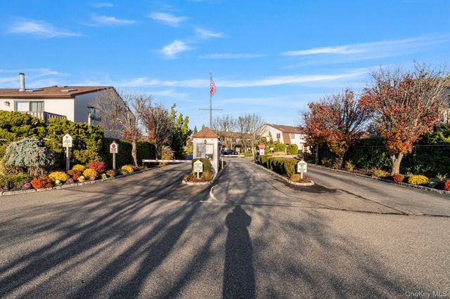 1 Anchorage Way 1401, Freeport, NY 11520