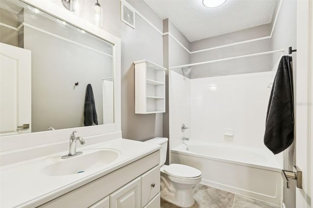 17978 VILLA CREEK DRIVE, Tampa, FL 33647