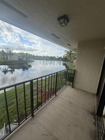 1495 LAKE CRYSTAL Drive G, West Palm Beach, FL 33411