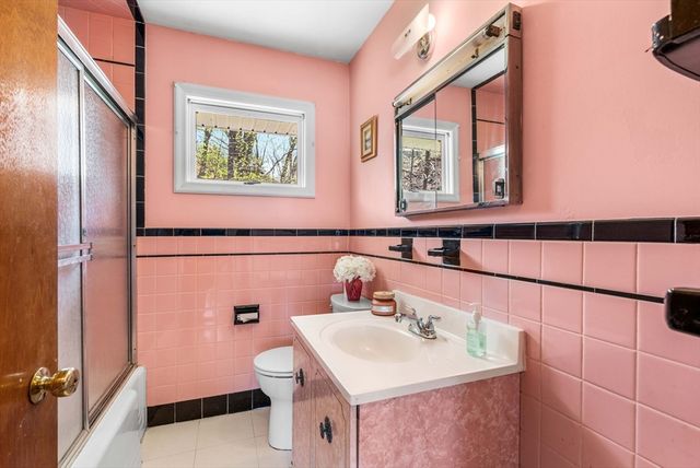 14 Wilson Rd, Wakefield, MA 01880