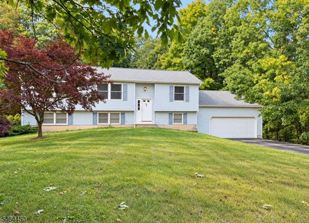 82 Winding Hill Dr, Vernon Twp., NJ 07461 — exterior