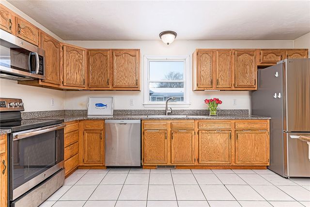 173 Russell Drive, Tiverton, RI 02878