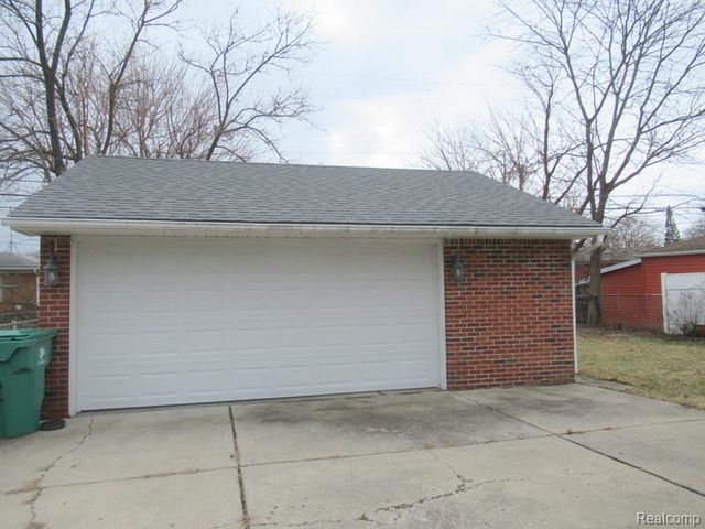 17716 Veronica Avenue, Eastpointe, MI 48021