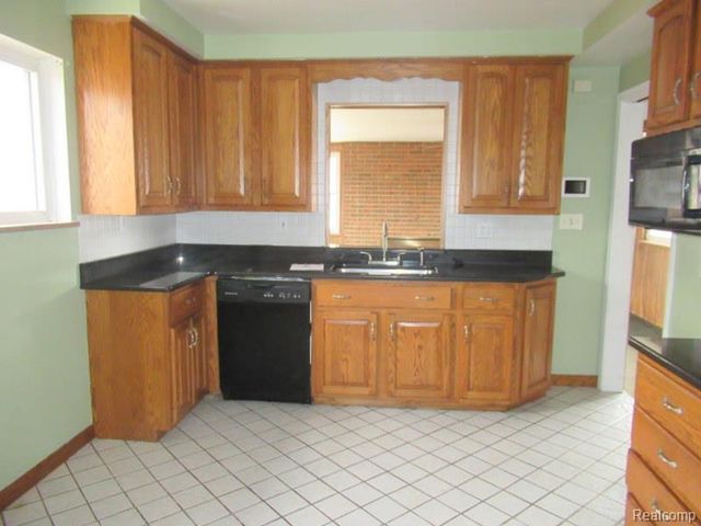 17716 Veronica Avenue, Eastpointe, MI 48021