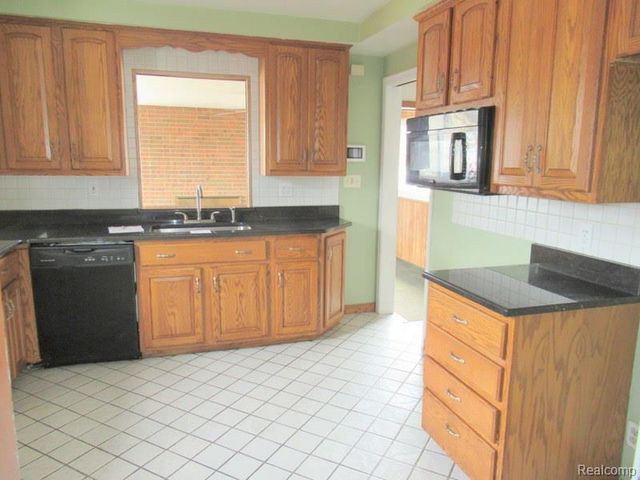 17716 Veronica Avenue, Eastpointe, MI 48021