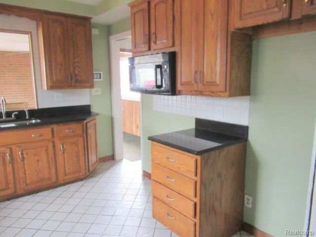 17716 Veronica Avenue, Eastpointe, MI 48021