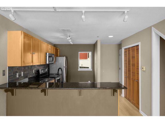 1010 Nw NAITO Pkwy M15, Portland, OR 97209