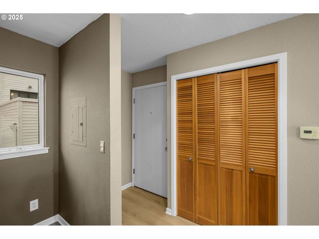 1010 Nw NAITO Pkwy M15, Portland, OR 97209