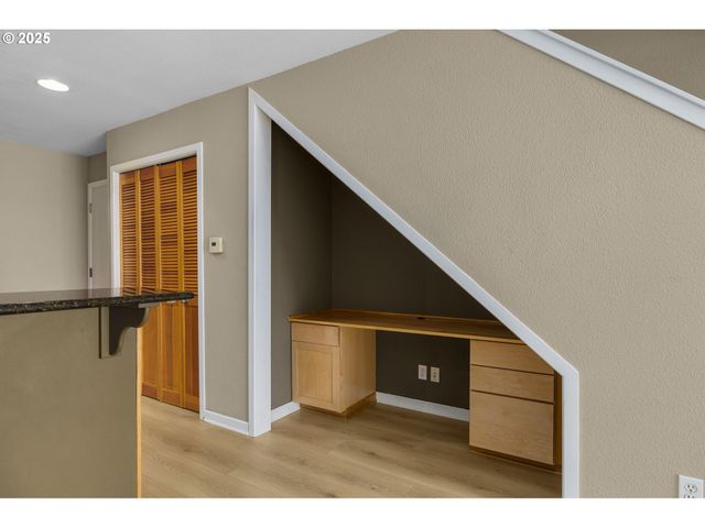 1010 Nw NAITO Pkwy M15, Portland, OR 97209