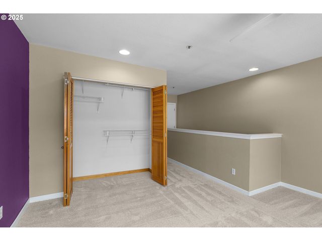 1010 Nw NAITO Pkwy M15, Portland, OR 97209