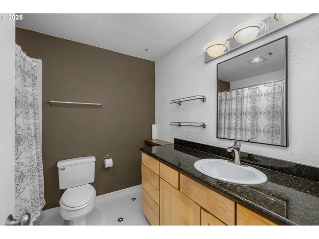 1010 Nw NAITO Pkwy M15, Portland, OR 97209