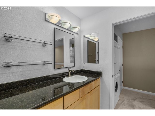 1010 Nw NAITO Pkwy M15, Portland, OR 97209