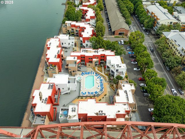 1010 Nw NAITO Pkwy M15, Portland, OR 97209