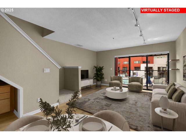 1010 Nw NAITO Pkwy M15, Portland, OR 97209