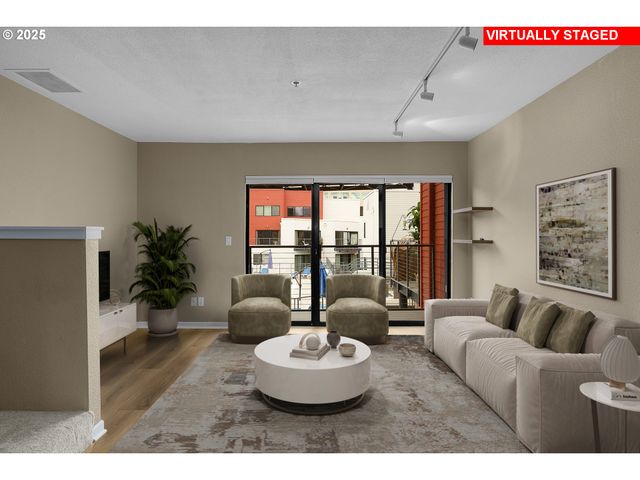 1010 Nw NAITO Pkwy M15, Portland, OR 97209