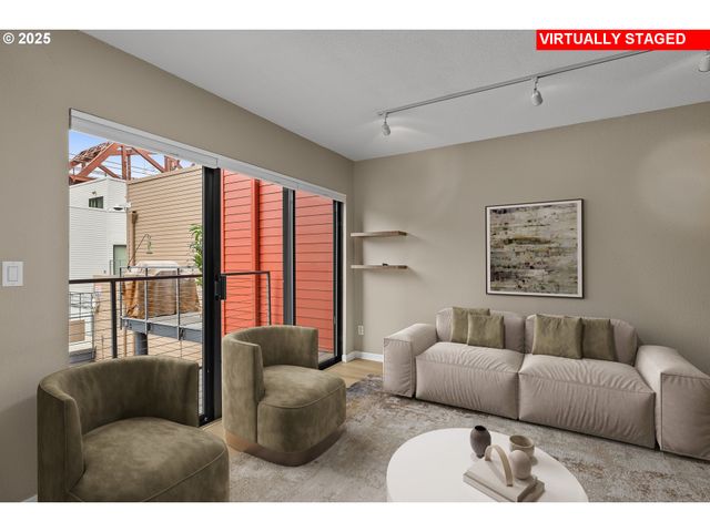 1010 Nw NAITO Pkwy M15, Portland, OR 97209