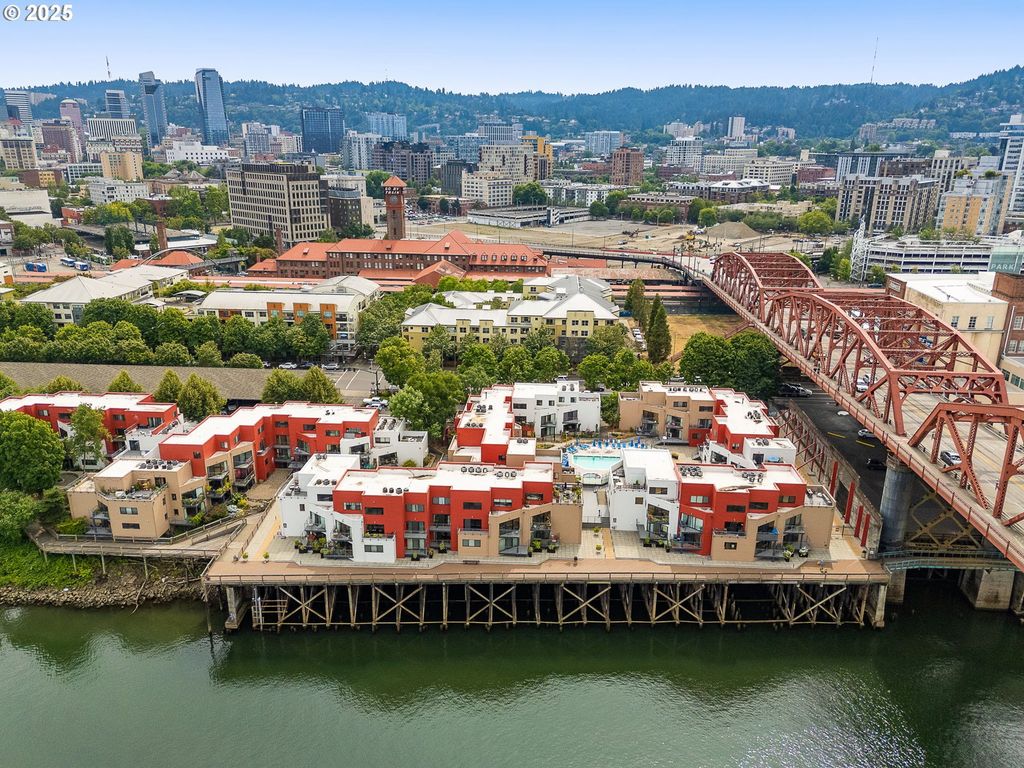 1010 Nw NAITO Pkwy M15, Portland, OR 97209