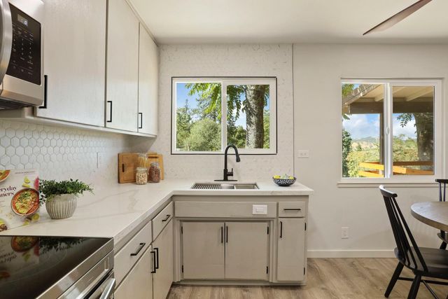 8122 Main St, Mokelumne Hill, CA 95245