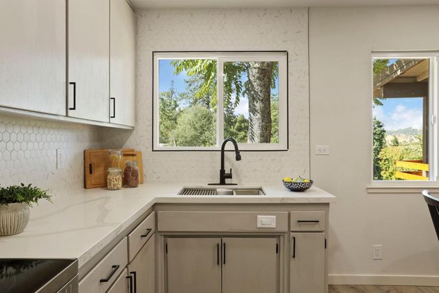 8122 Main St, Mokelumne Hill, CA 95245