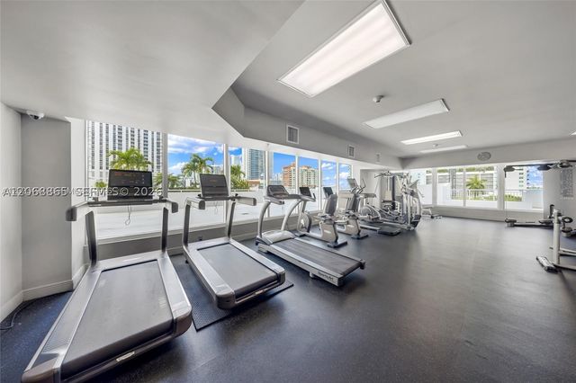 275 NE 18th St 1510, Miami, FL 33132