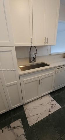 3061 NE 49th St 10, Fort Lauderdale, FL 33308