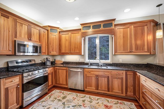 37 Beechwood Dr, Haverhill, MA 01832