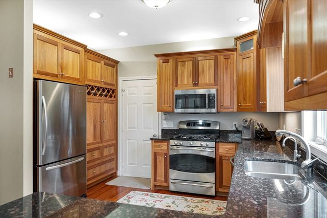 37 Beechwood Dr, Haverhill, MA 01832