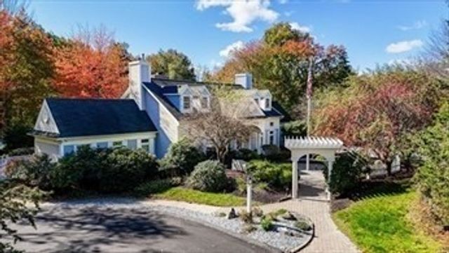 37 Beechwood Dr, Haverhill, MA 01832