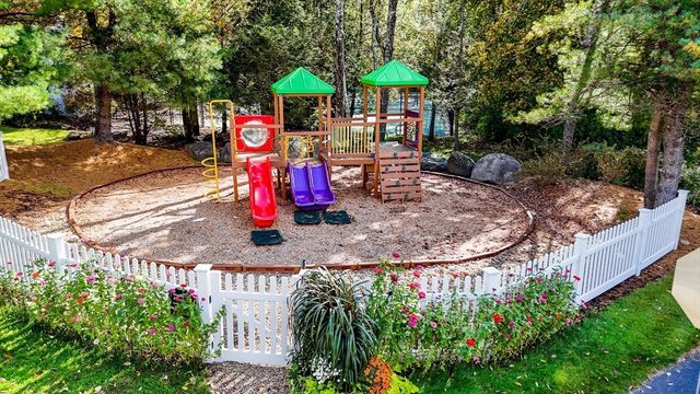 37 Beechwood Dr, Haverhill, MA 01832