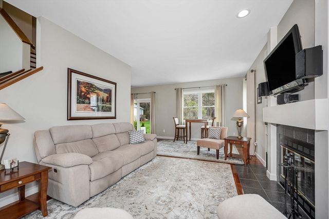 37 Beechwood Dr, Haverhill, MA 01832