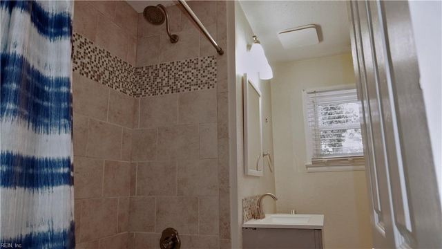 3401 Woodsman LN, Virginia Beach, VA 23452